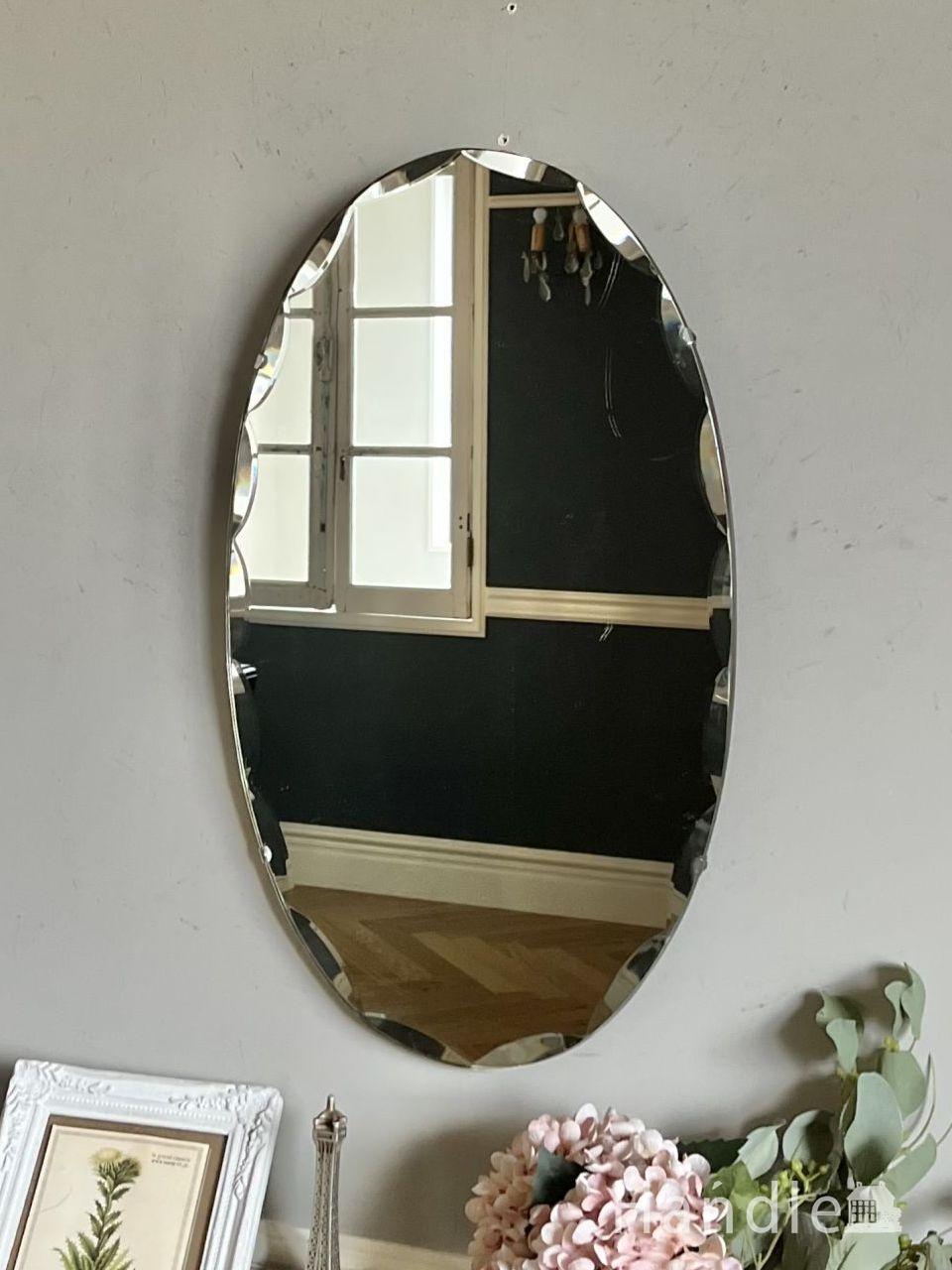 英国アンティークの壁かけ鏡、オーバル型のカッティングミラー(m-9015