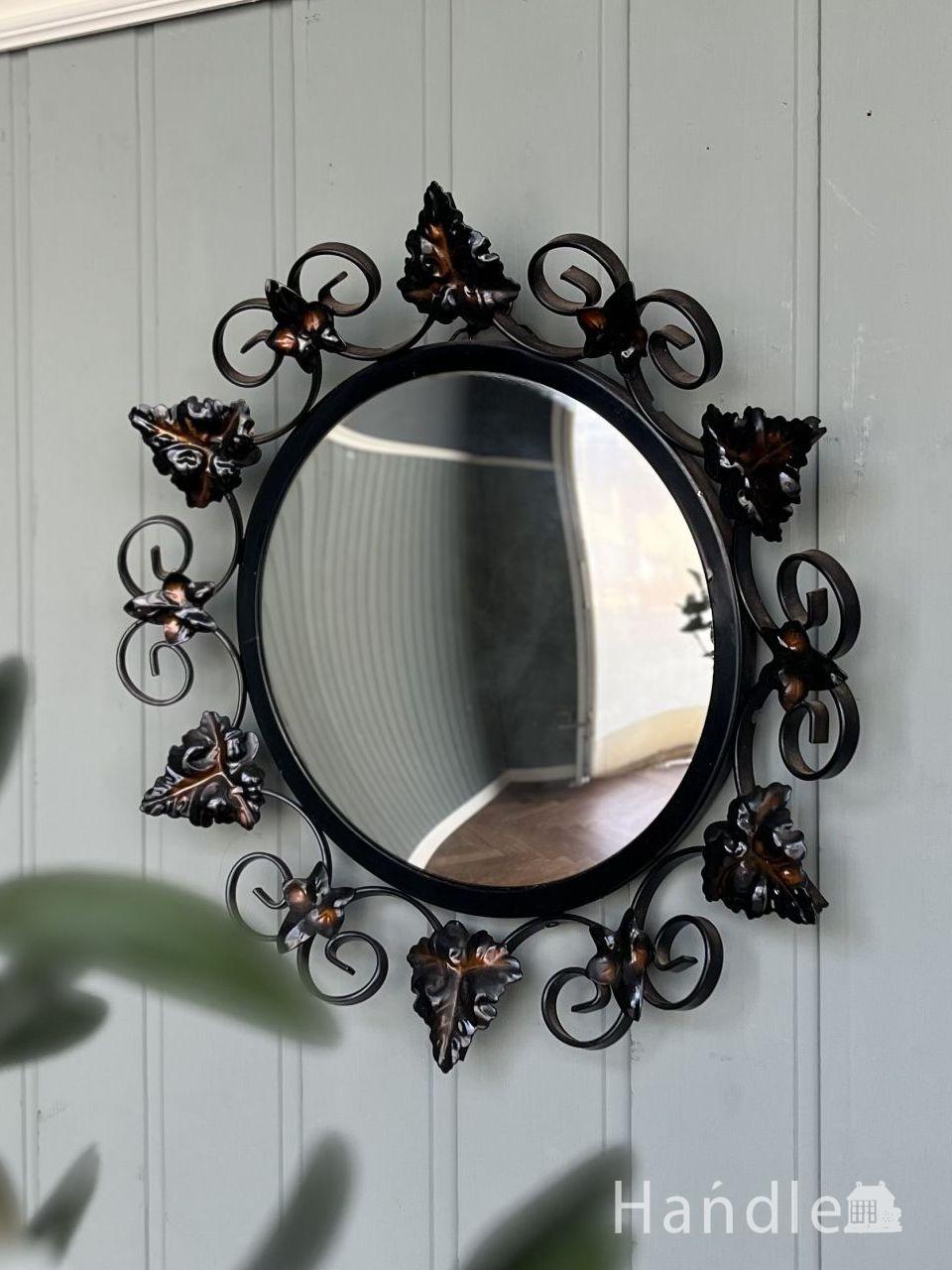 英国アンティークの凸型ミラー、縁取りの装飾が可愛い壁掛けの鏡(k