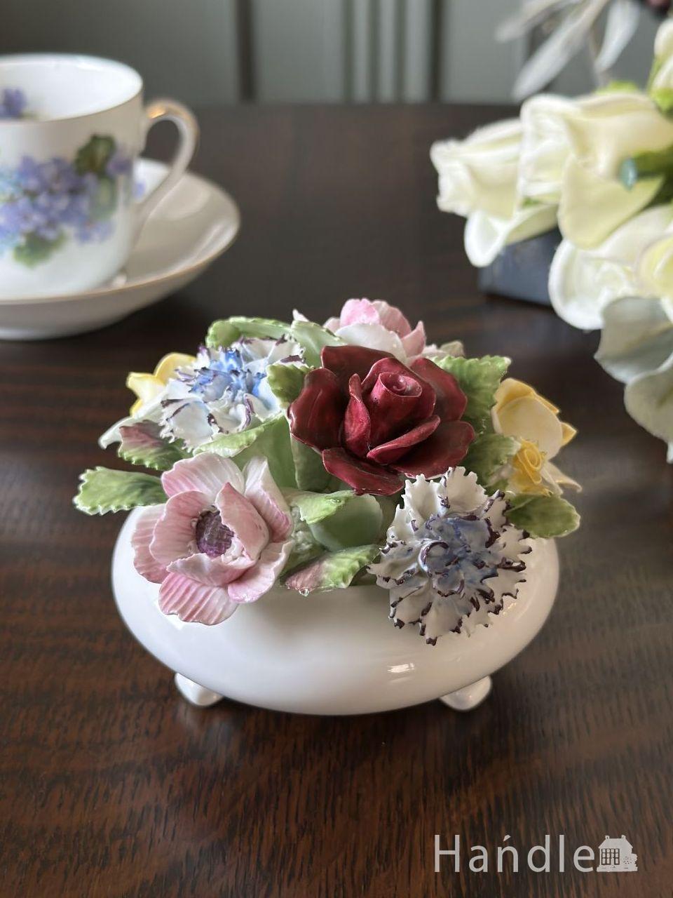 ロイヤルドルトンの陶磁器で出来たお花、イギリスで見つけた