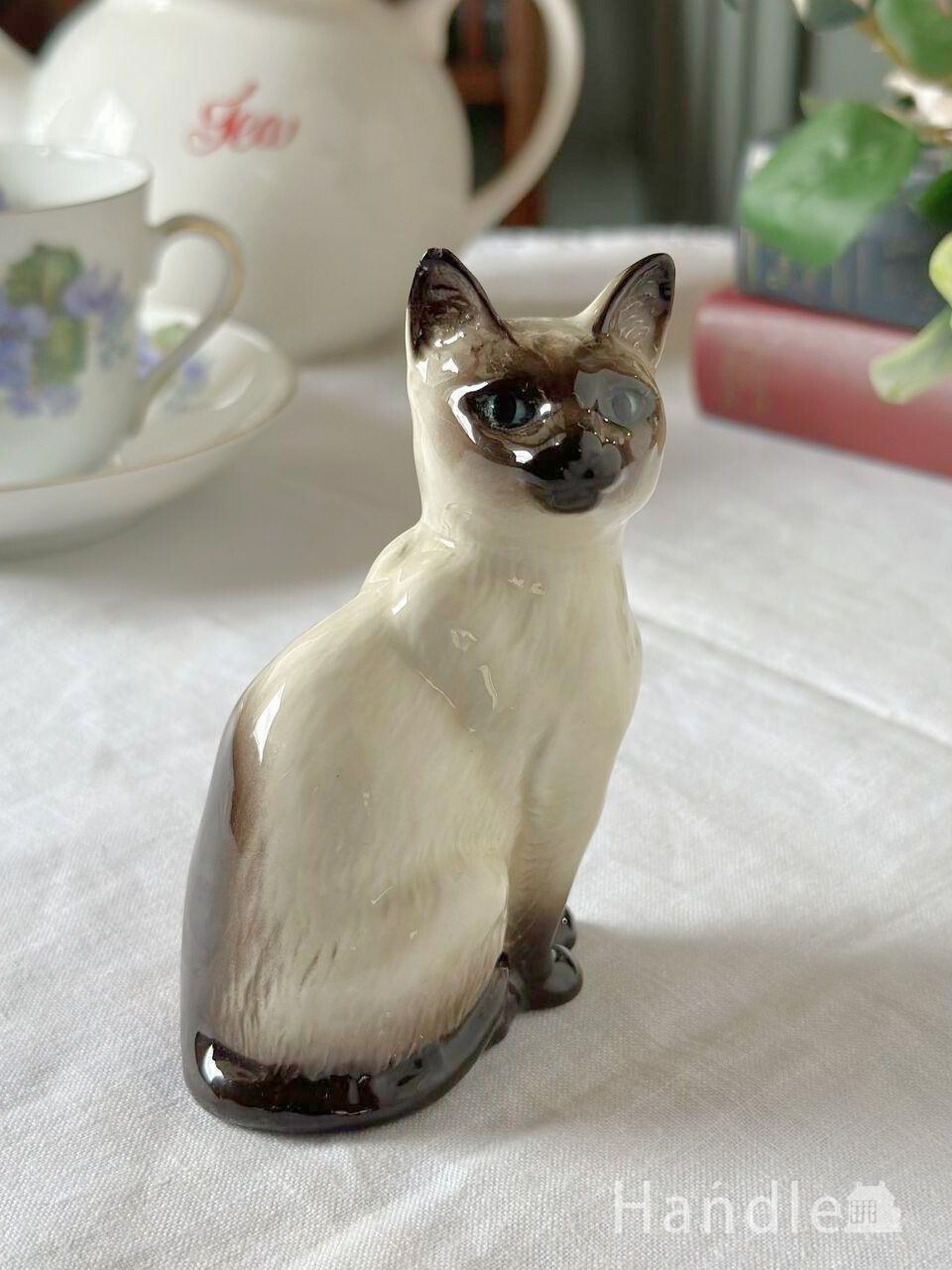 英国アンティークの陶器の猫、ベスウィック社のシャムネコの置物