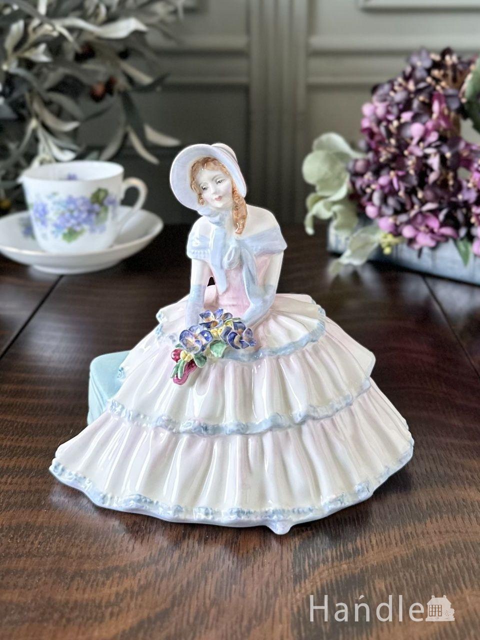 ROYAL DOULTON（ロイヤルドルトン）の人形、英国生まれのフィギュリン
