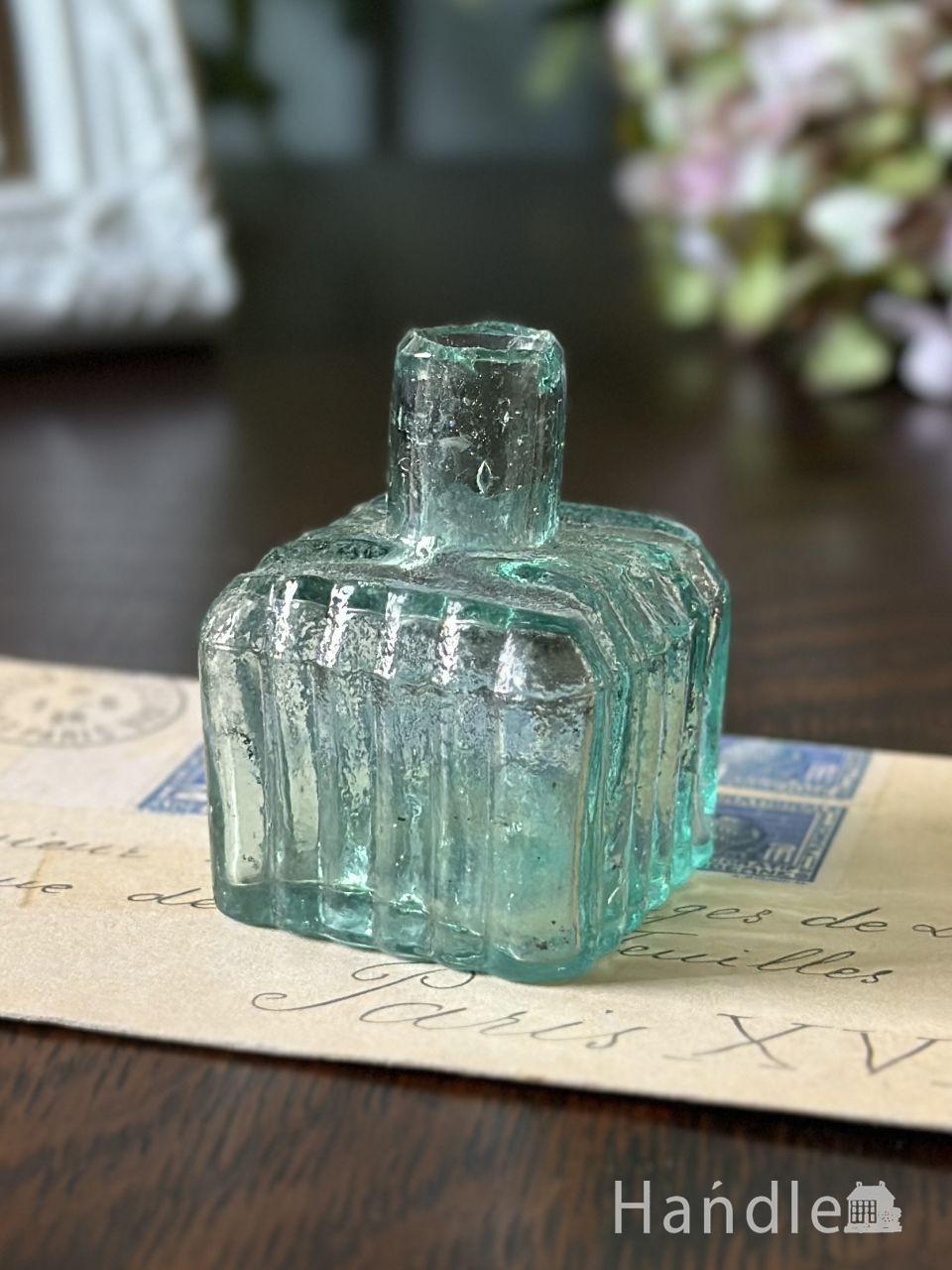 英国のアンティークガラス雑貨、八角形のヴィクトリアンインク瓶(m