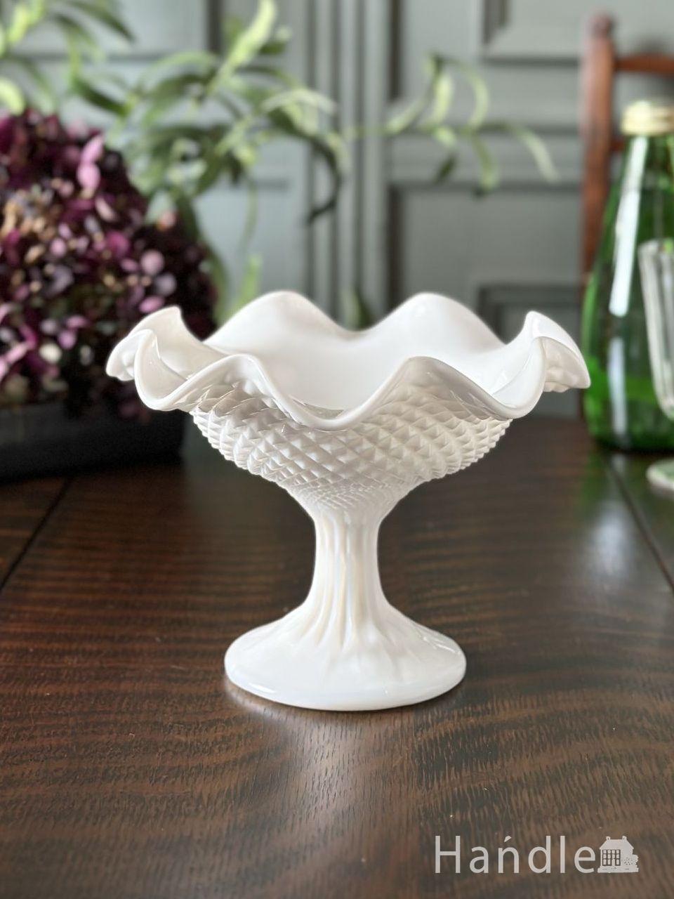 クリアガラスとミルクガラスが美しい、フェントン社のシルバークレスト