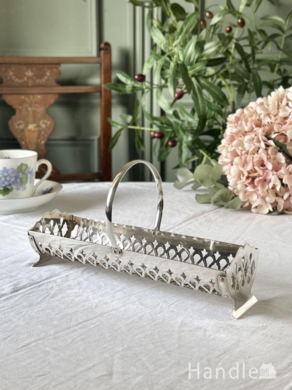 イギリスで見つけたアンティークバスケット、かたちもおしゃれな