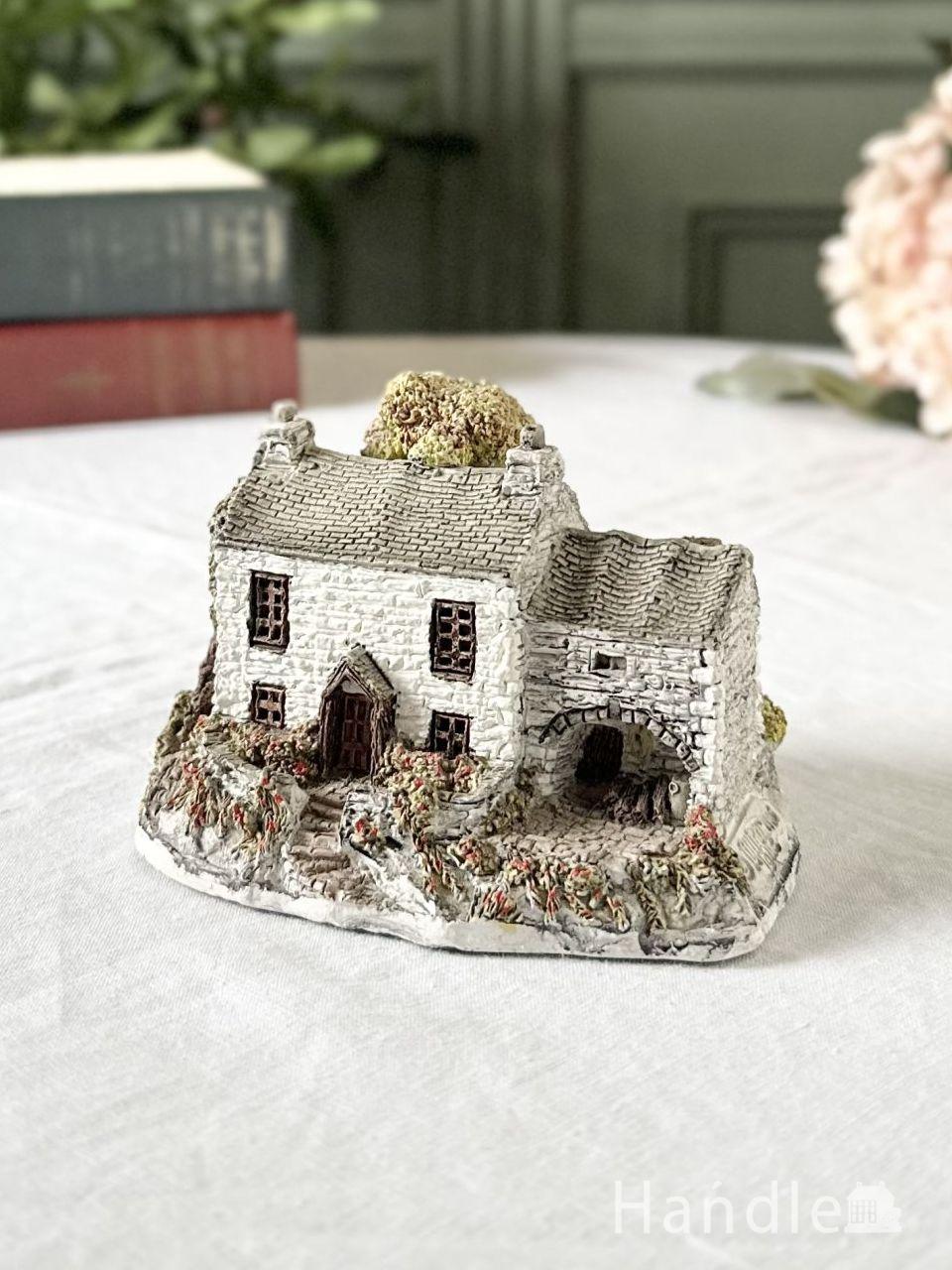 ロイヤルドルトン社のアンティークフィギュリン（Autumn Breezes）(m