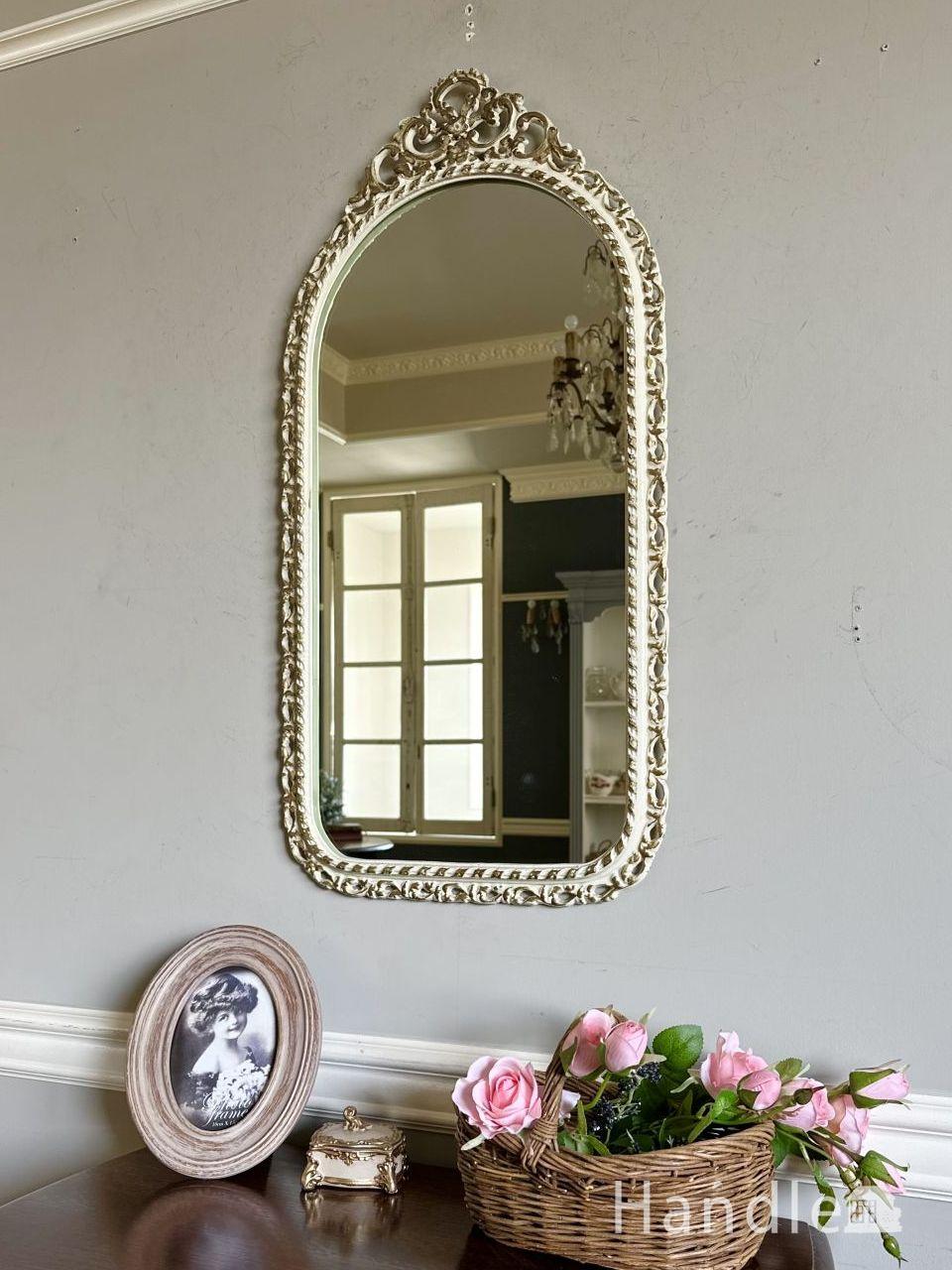 フランスから届いた白いフレームのおしゃれ鏡、アンティークのも美しい
