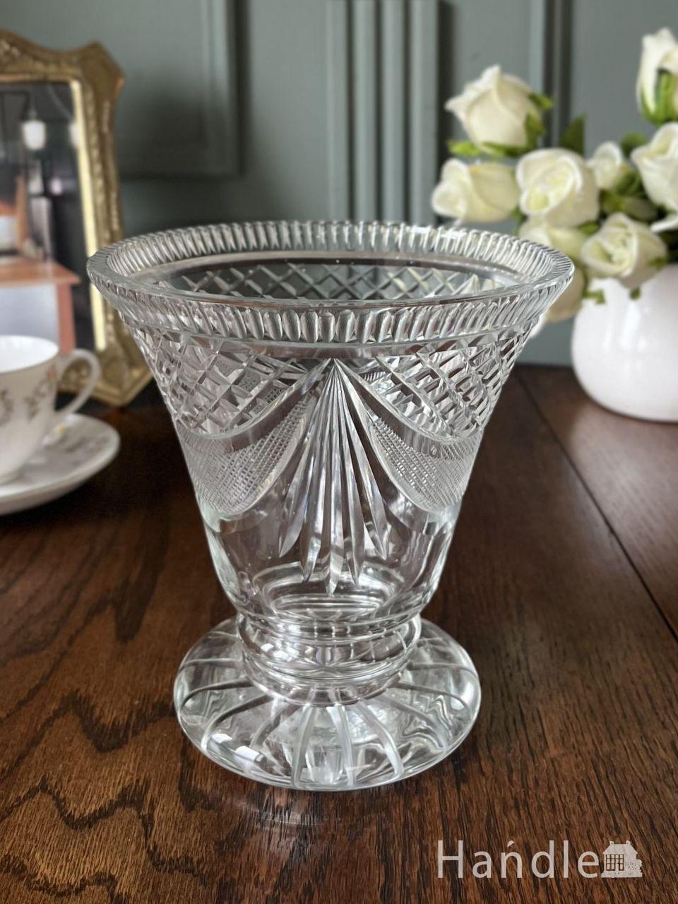 アンティークガラスの美しい花瓶、イギリスで見つけたガラスのフラワー