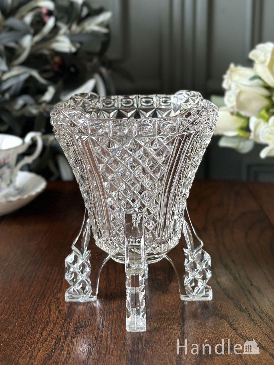 英国アンティークガラスの美しい花びん、足つきのおしゃれなフラワー