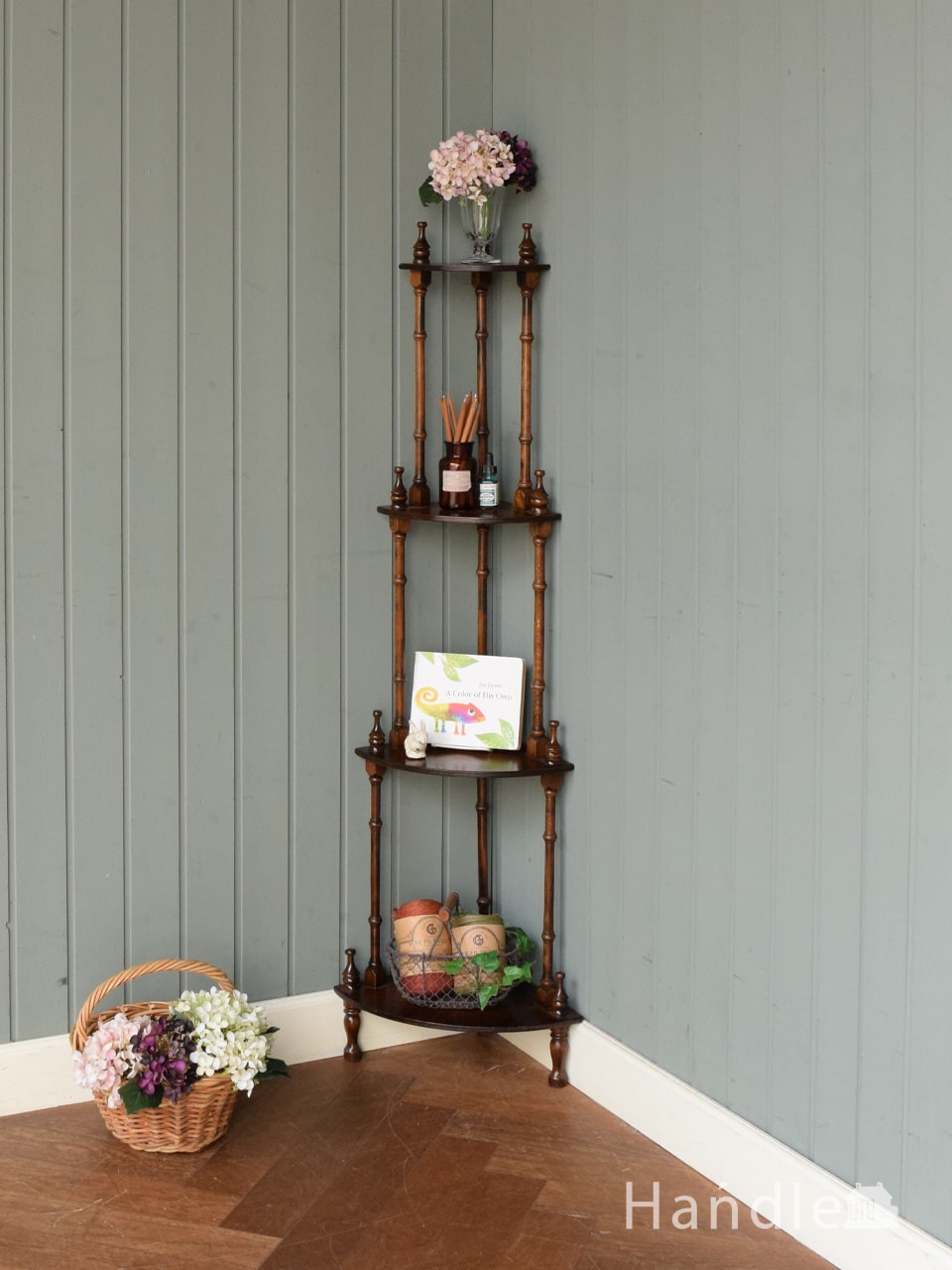 アンティークのおしゃれな本棚、高級感漂うウォルナット材のオープン