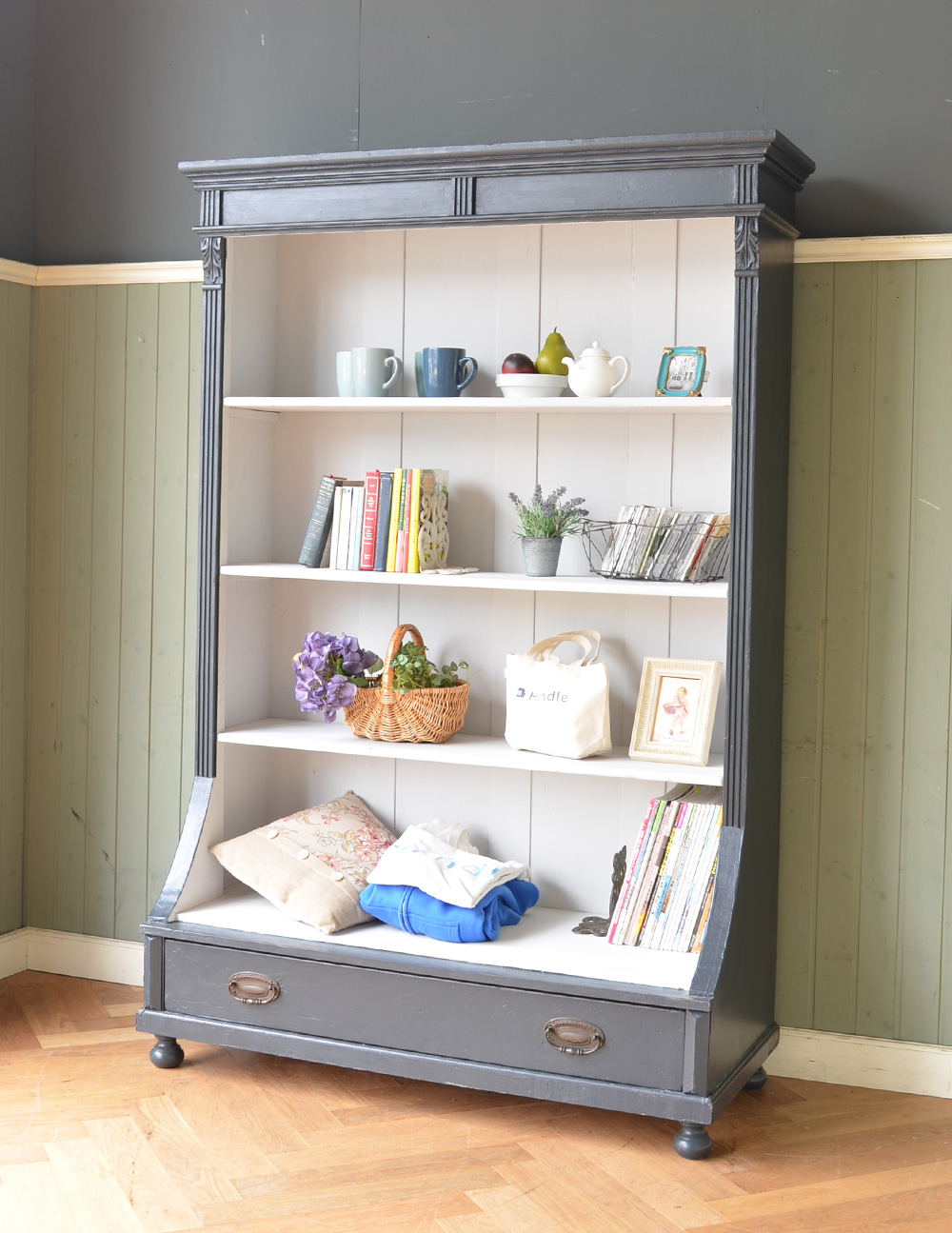 フレンチスタイルのアンティーク家具、ペイントのオープンシェルフ