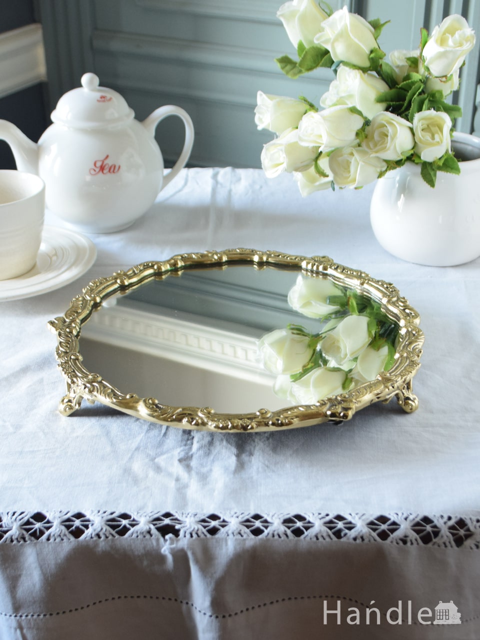 アンティーク調のおしゃれな雑貨、デコラティブな装飾が豪華な真鍮製の