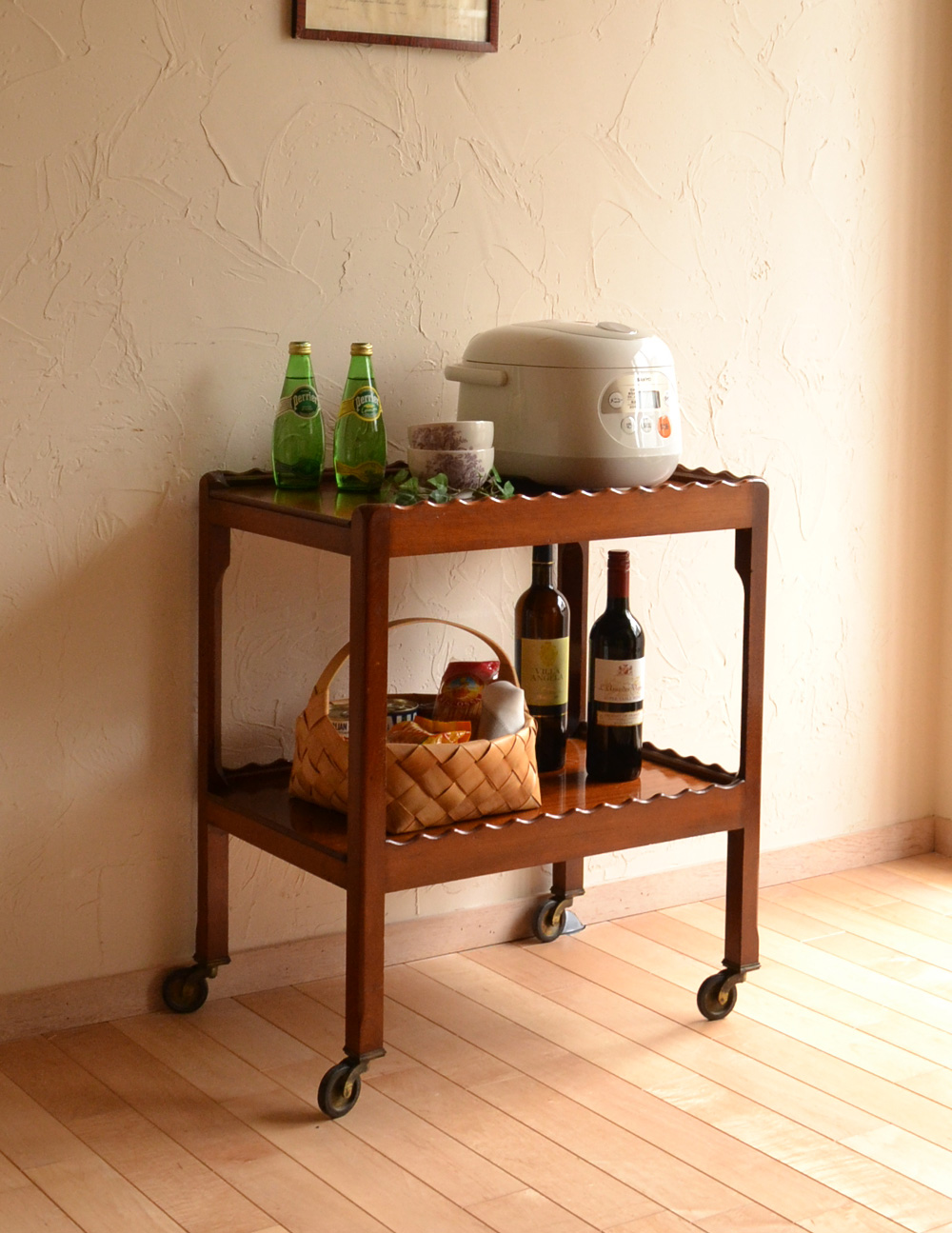 キャスター付きのアンティーク家具、小ぶりなワゴン（トロリー）(j