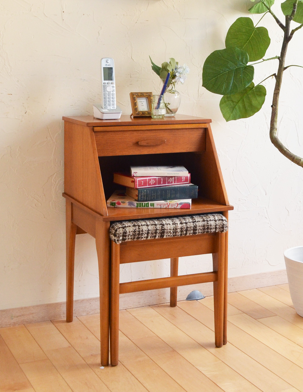 北欧スタイルのヴィンテージ家具、スツール付きの電話台(k-1045-f-1