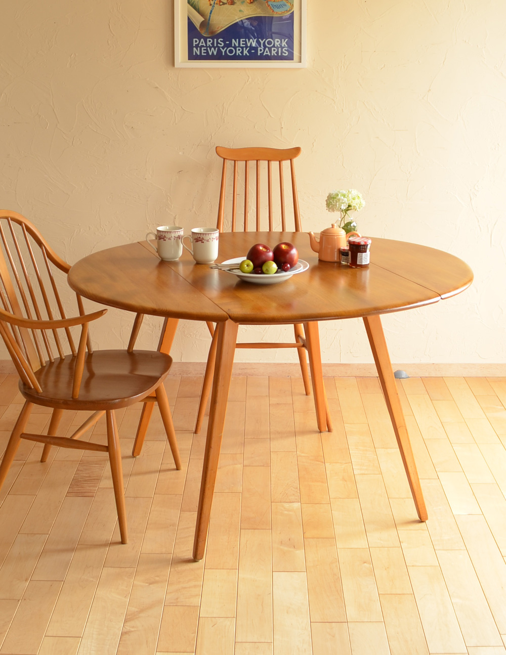 シンプルなデザインのアーコールテーブル、伸張式のアンティーク