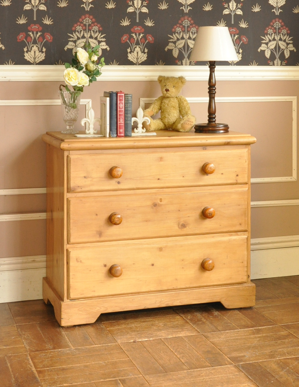 ナチュラルで可愛いアンティーク家具、パイン材の3段チェスト(k-861-f