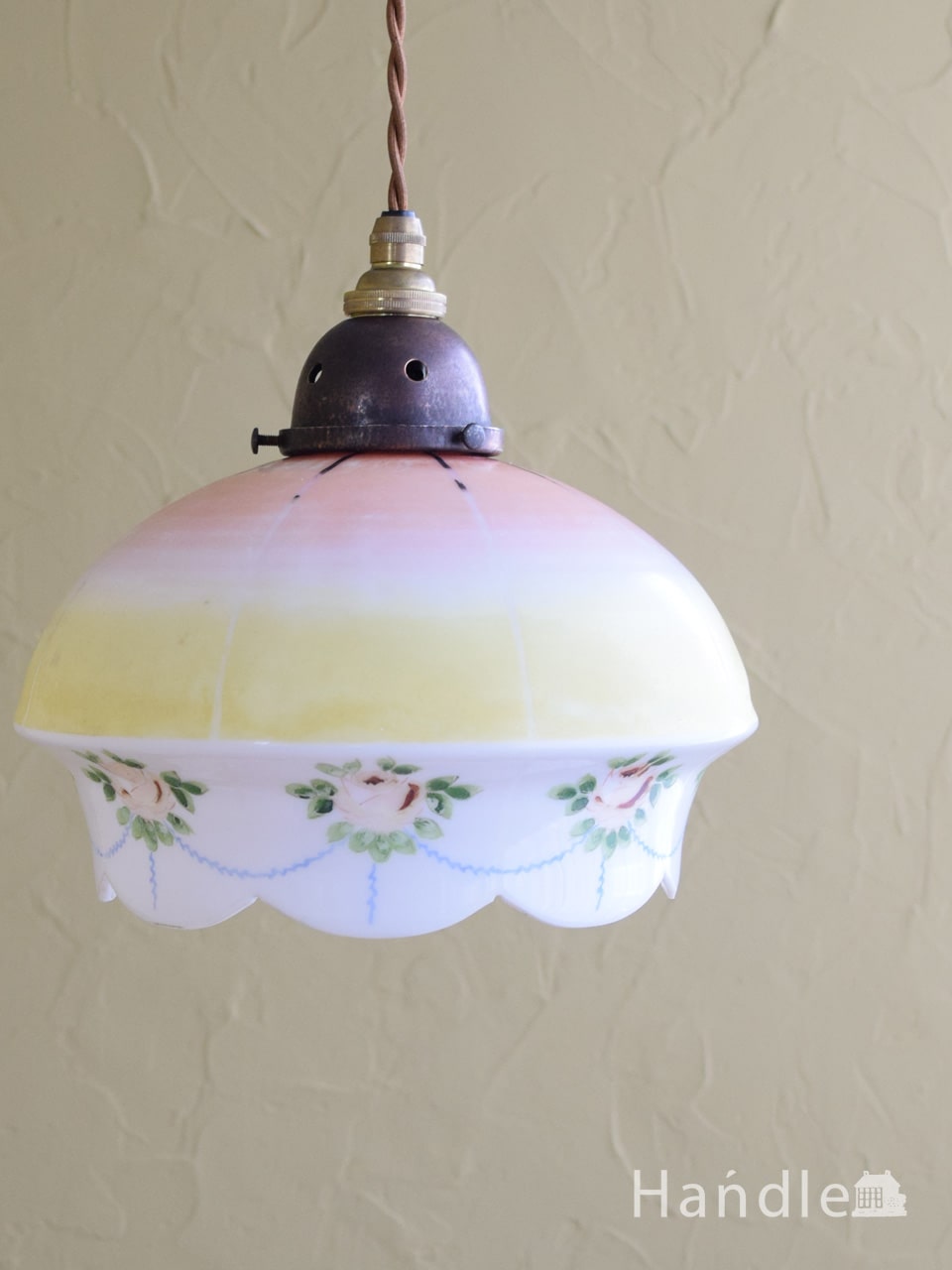 英国から届いたアンティークガラスのシェード、お花の絵が可愛い