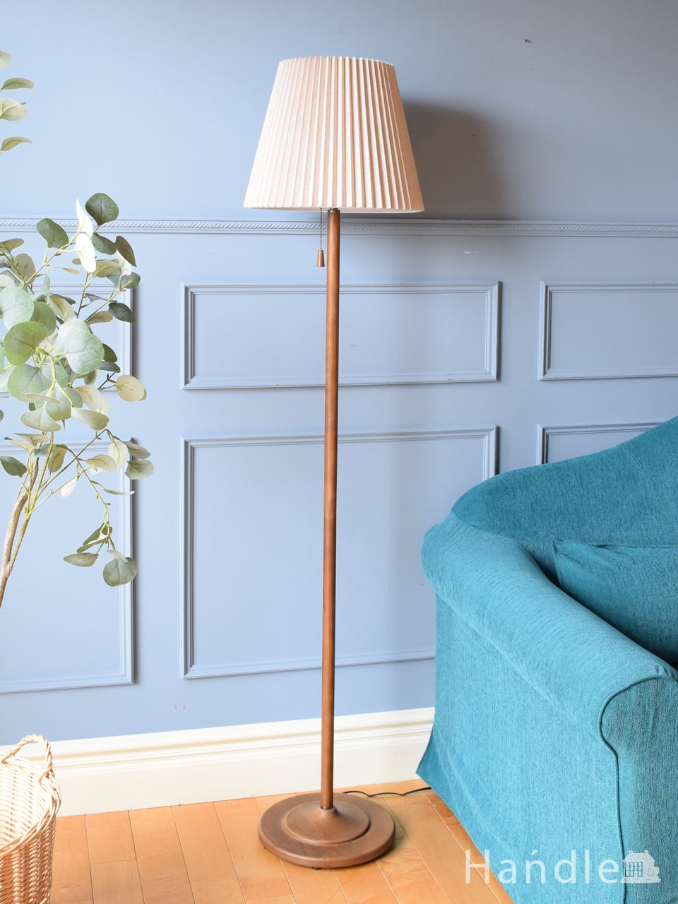 木製スタンド×布シェードがお洒落な北欧スタイルのフロアライト（IV