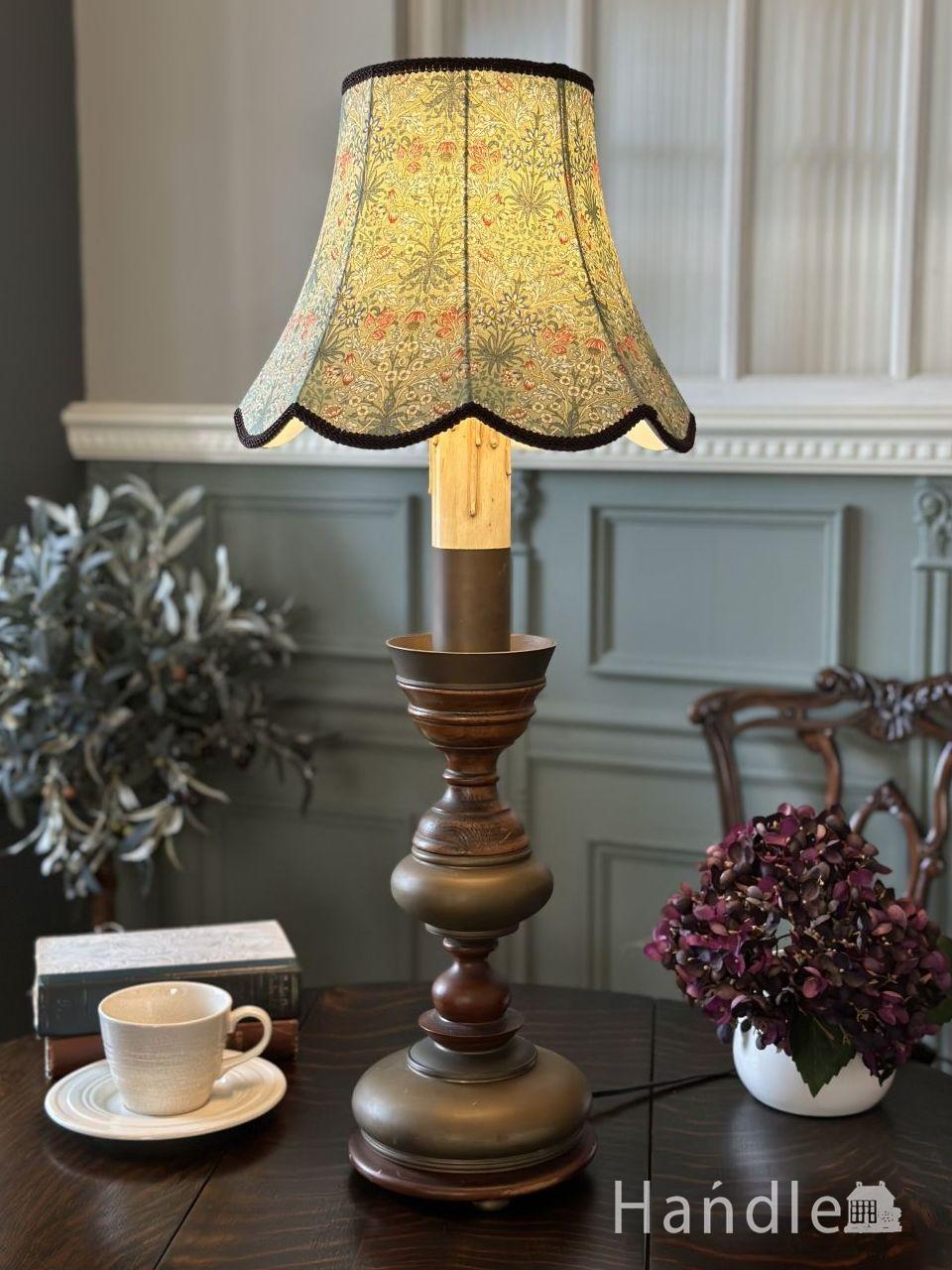 フランス輸入の大理石×真鍮スタンドのアンティーク テーブルランプ(3灯