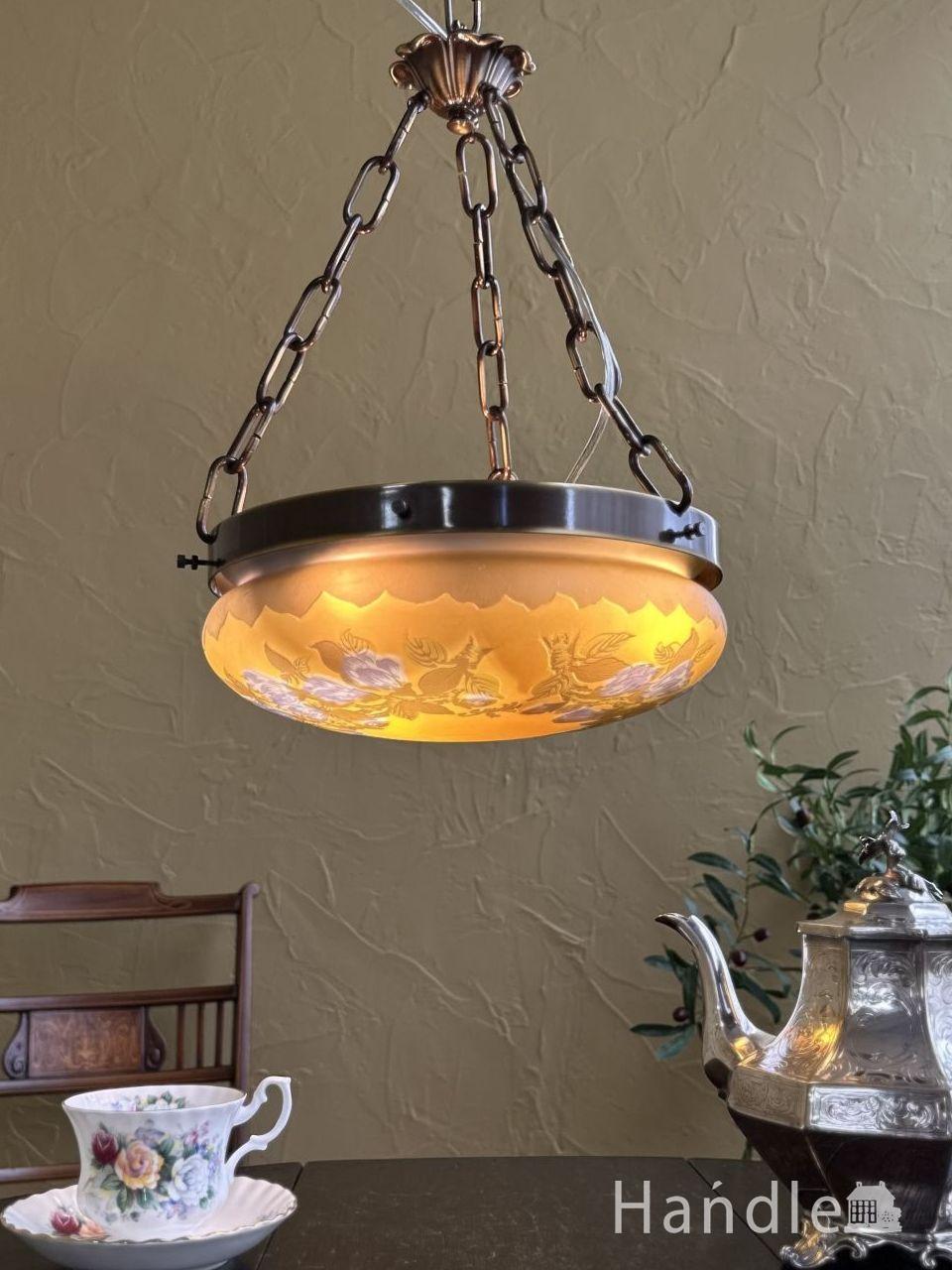 ガレのモチーフが美しい照明、アンティーク調のハンギングボウル