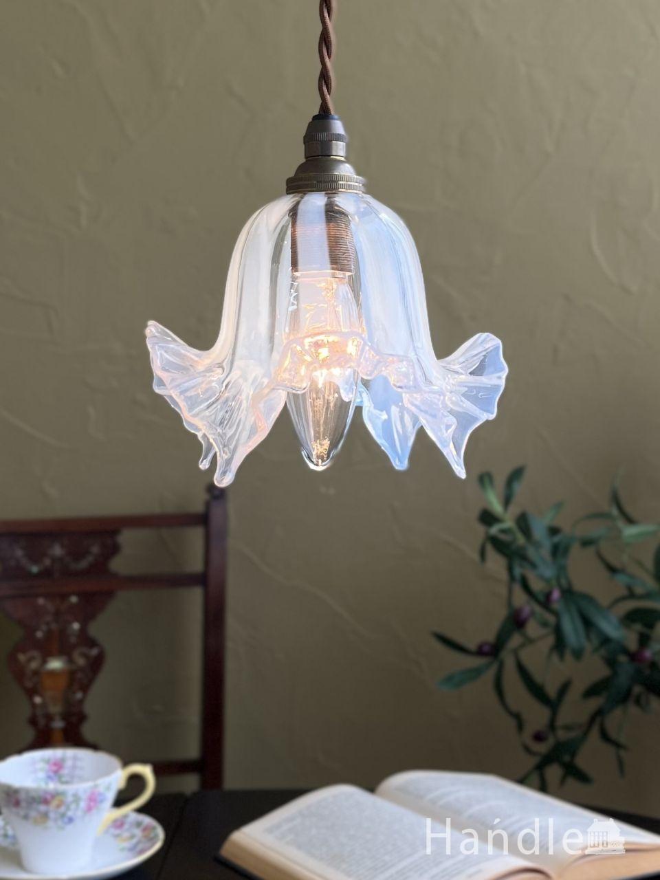 アンティークのペンダントライト、ふんわりしたデザインが可愛い照明