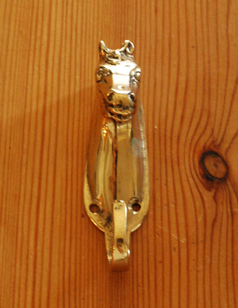 イタリアから届いたおしゃれなフック、馬モチーフの真鍮製フック（ビス