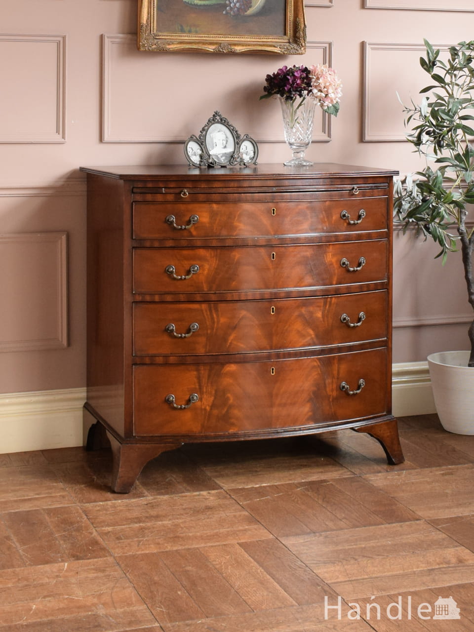 フランスのアンティーク家具、彫が美しい3段チェスト（コモード）(j