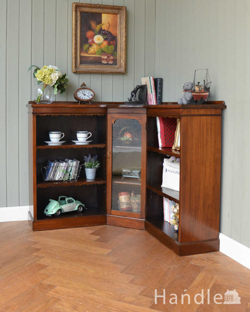 お部屋の角に置くアンティーク家具、コーナーブックシェルフ（オープン