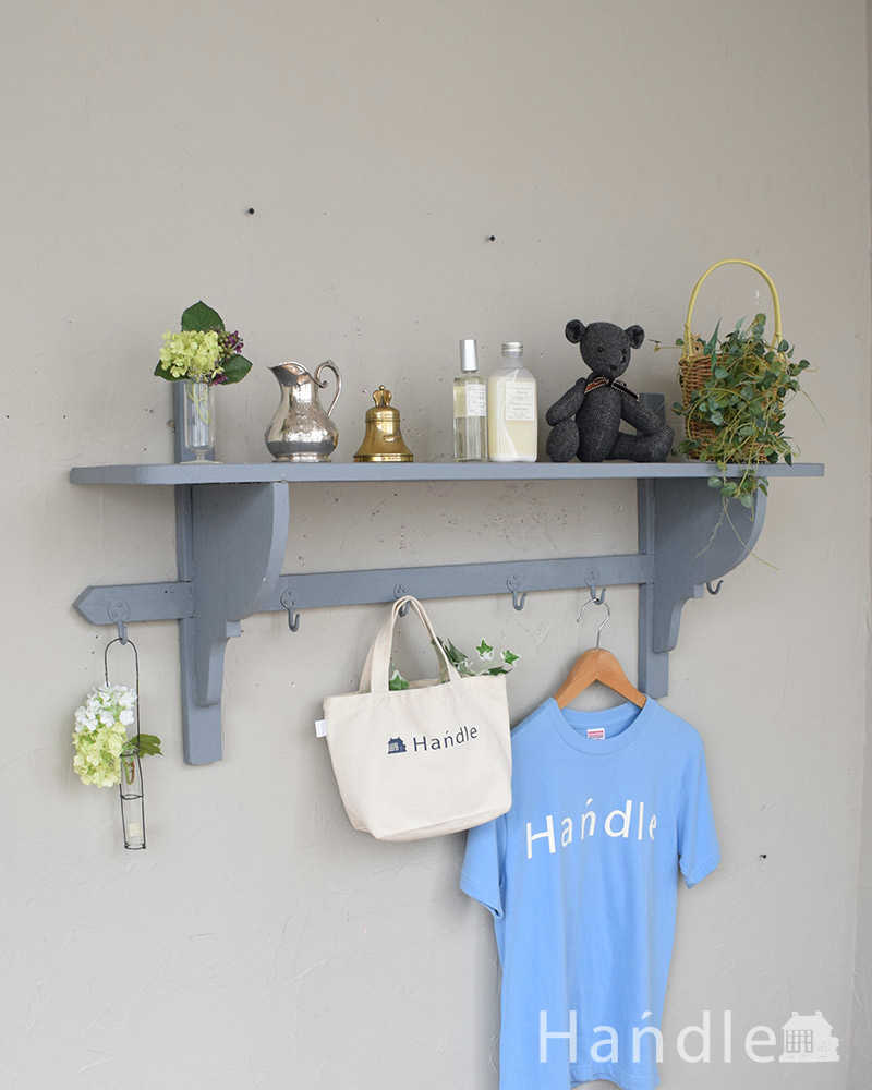 壁に付けるだけで便利でお洒落なアンティークのウォールシェルフ