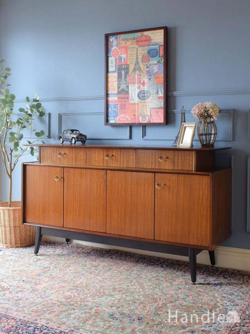 英国アンティークのおしゃれなテレビボード、ビンテージのリビング