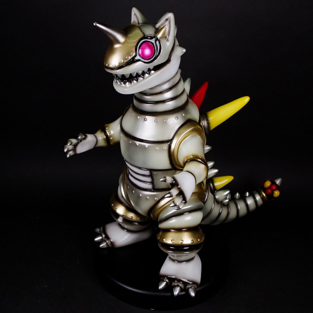 墓場の画廊×ドリームロケット第二弾‼︎暗闇で光る、怪獣ロボットが出現