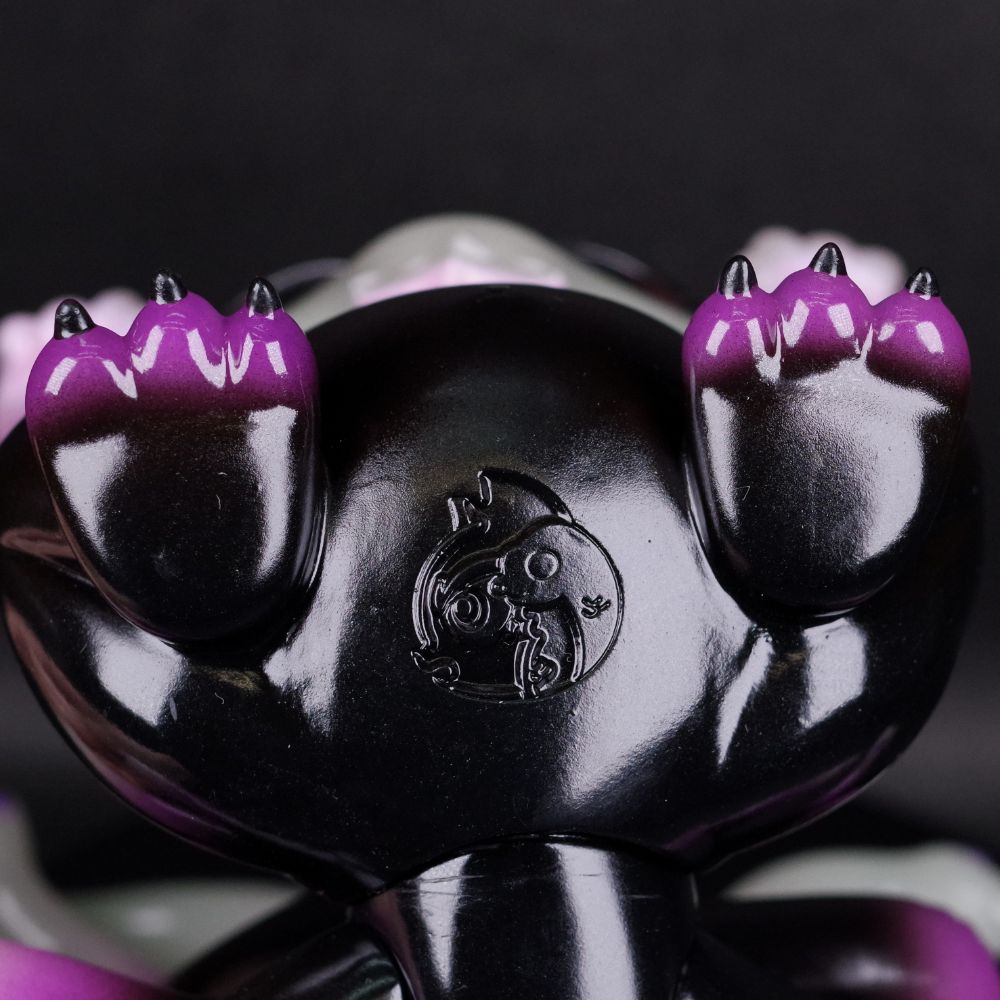 11月20日(月)18時より抽選開始】【MEOWWWTHRA】ニャスラ(蓄光パープル