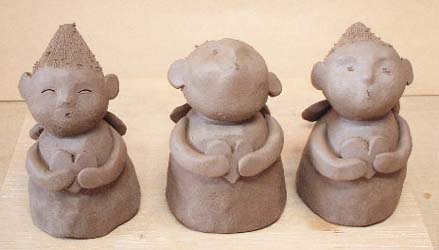 手びねりの陶器人形、ことわざ人形の作り方です。博多陶遊窯