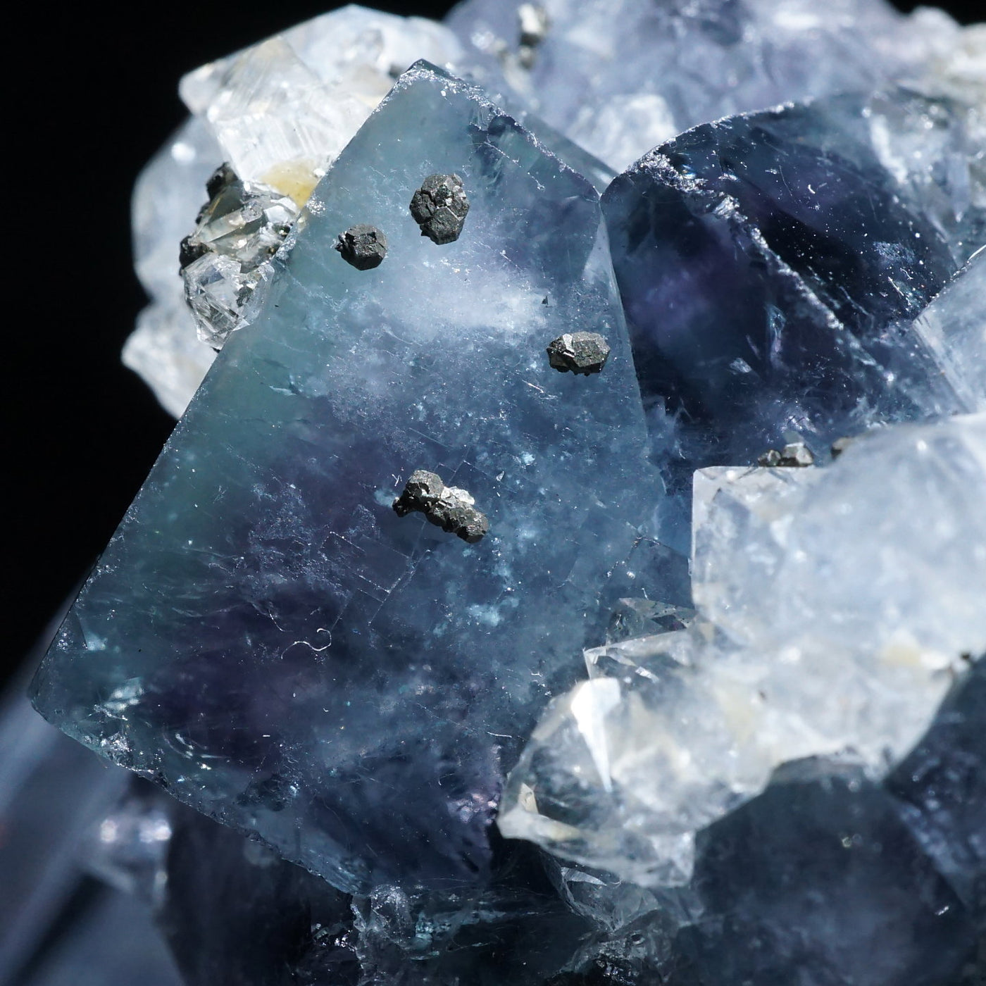 New Found》ナイジェリア Akwana産 フローライト・水晶 – 天然石