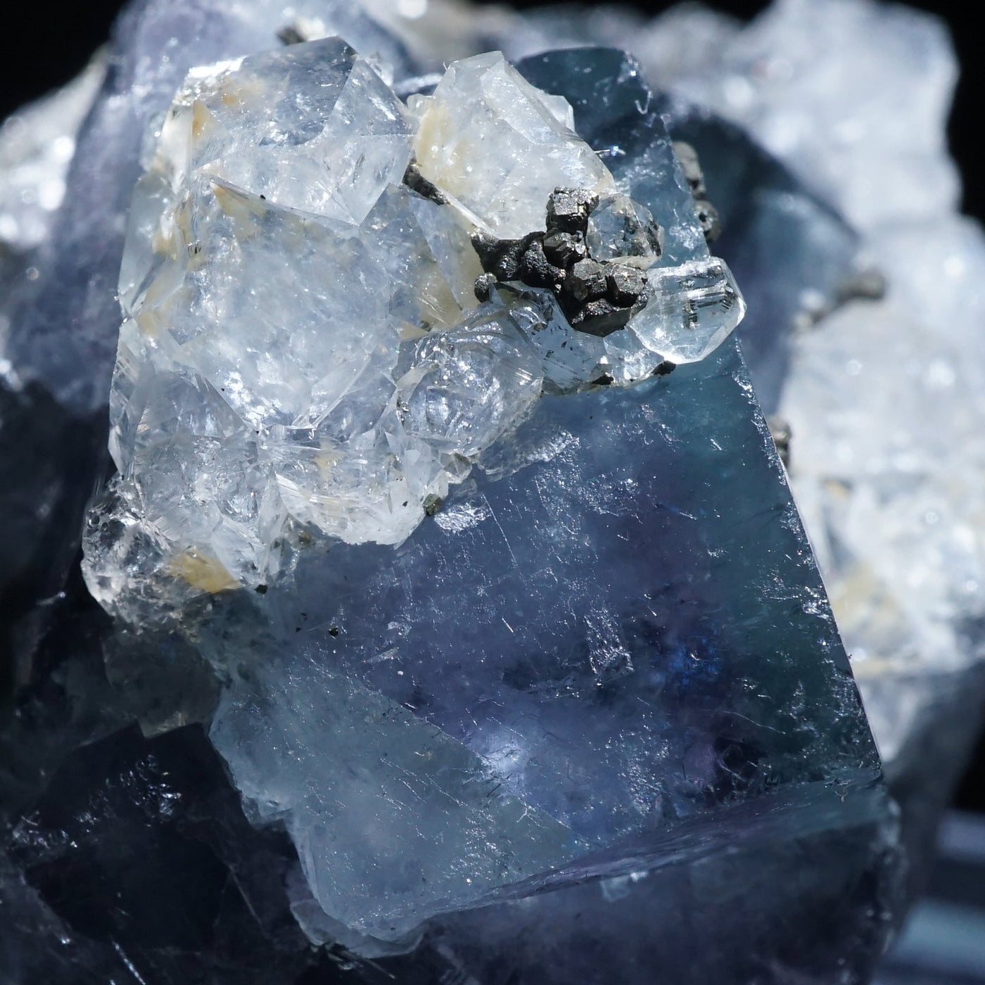 New Found》ナイジェリア Akwana産 フローライト・水晶 – 天然石