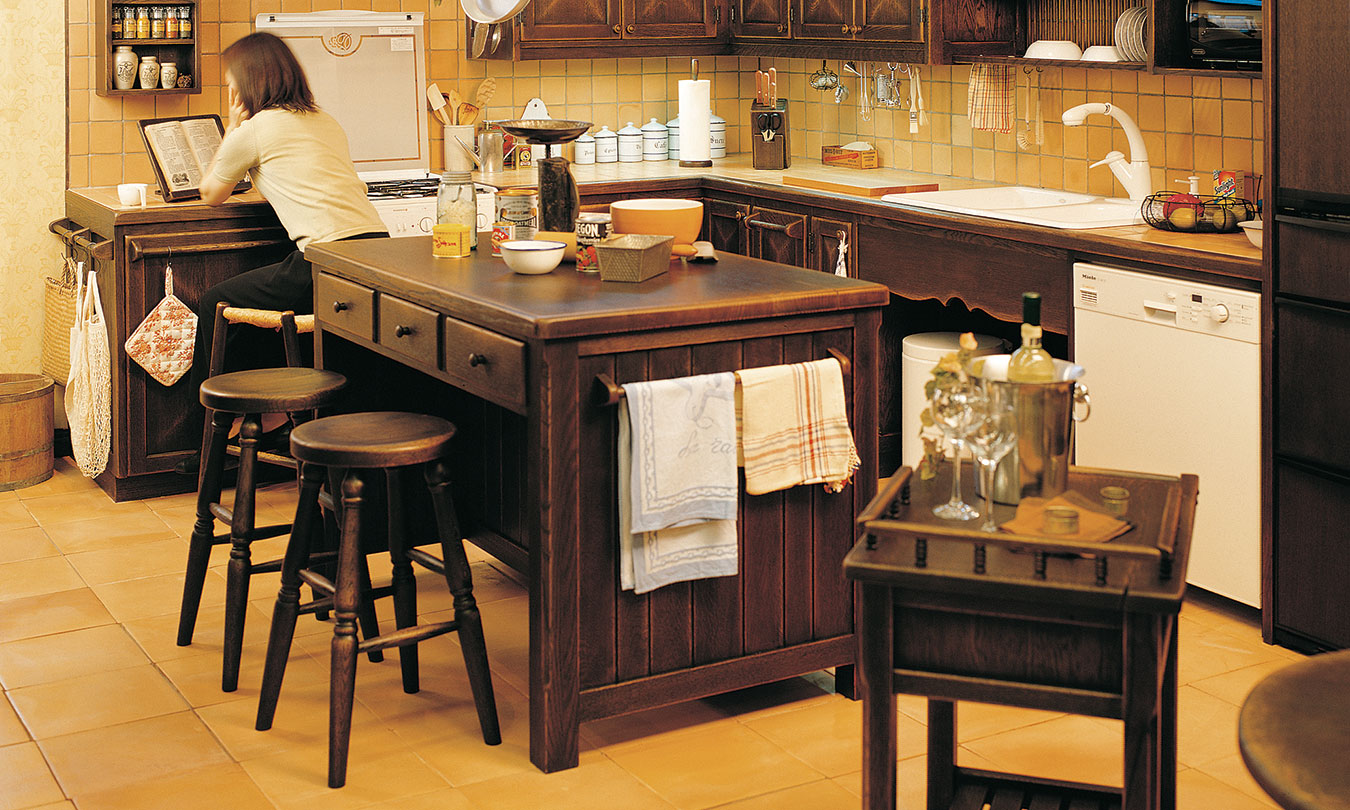 PROVINCIAL タバーンテーブル | 飛騨産業株式会社【公式】 | 飛騨の