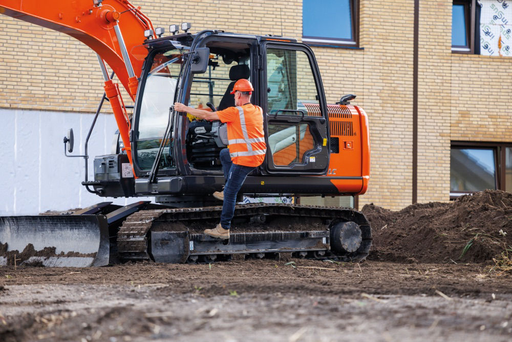 ZX130LCN-7B Medium Excavators - Hitachi Construction Machinery UK