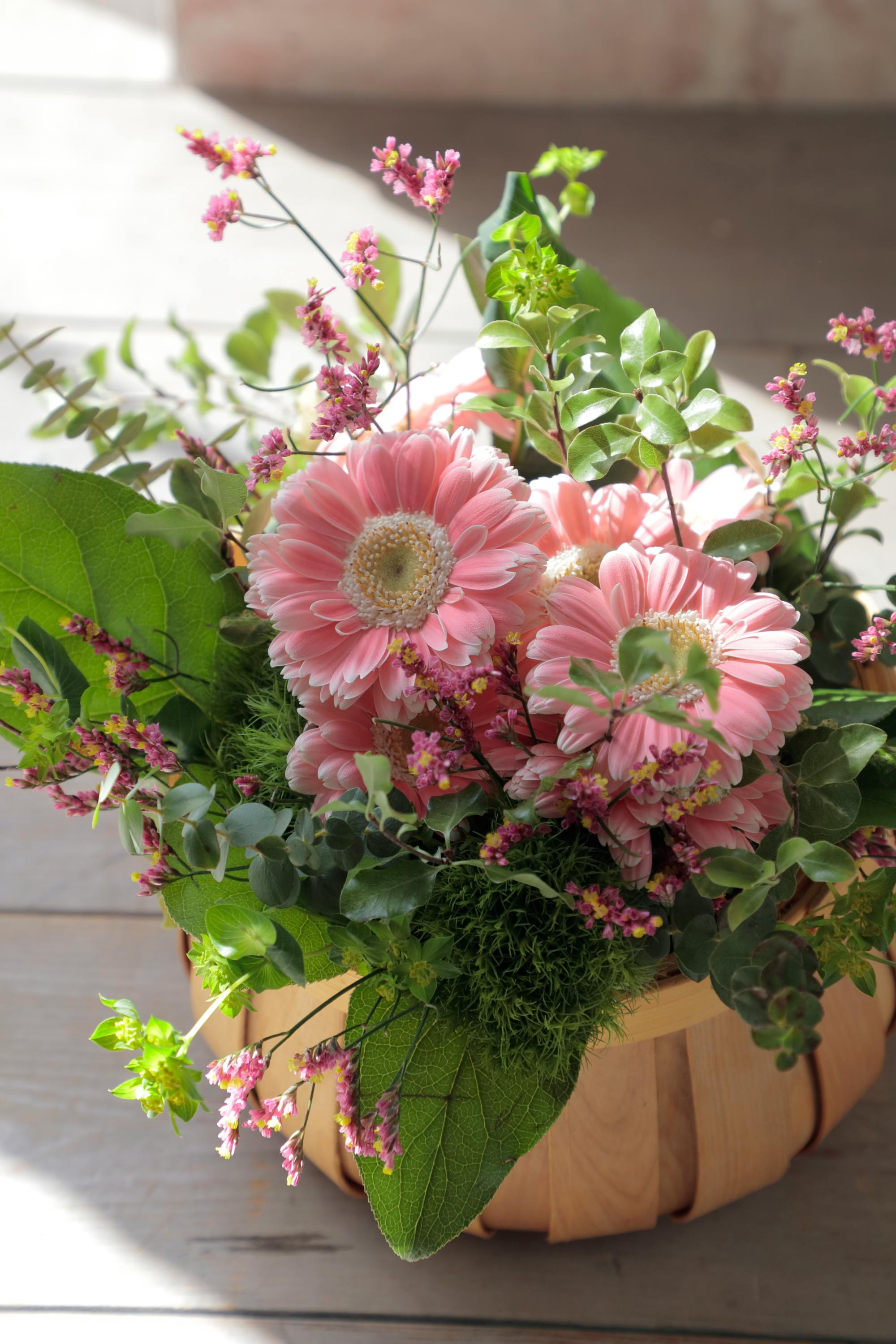 ガーベラ アレンジメント ピンク S ラウンドバスケット