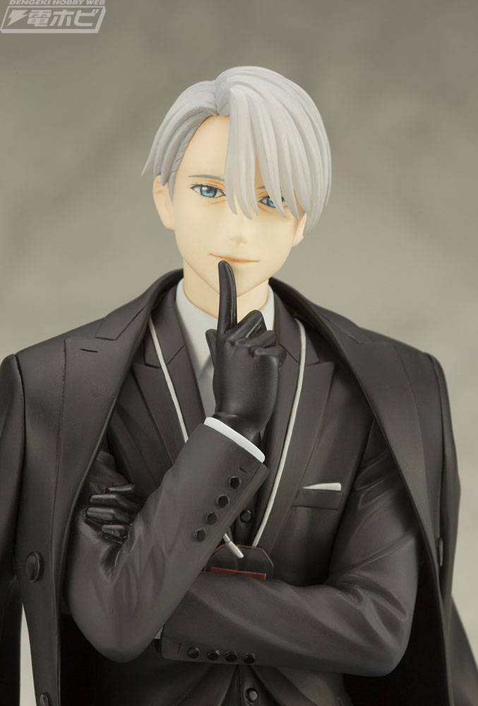 ユーリ!!! on ICE』ヴィクトル・ニキフォロフがお披露目試合時のスーツ