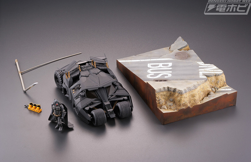 バットモービル「タンブラー」がゴッサム・シティをイメージした豪華