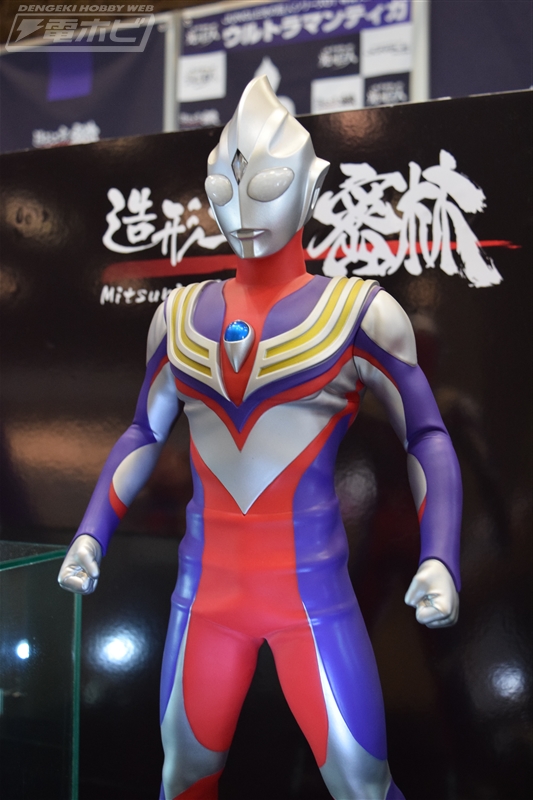 ウルトラマンティガの1/100スケールソフビフィギュアが初展示！『無敵