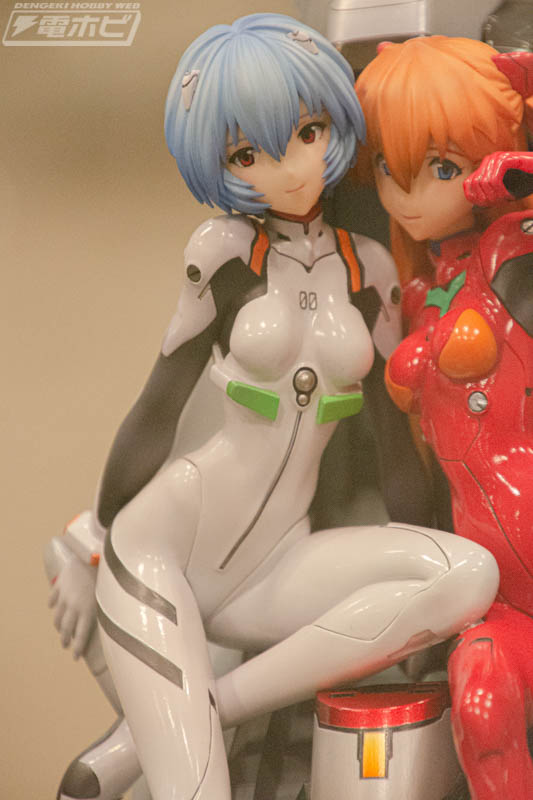 ヱヴァンゲリヲン新劇場版』ストリートスタイルな真希波・マリ