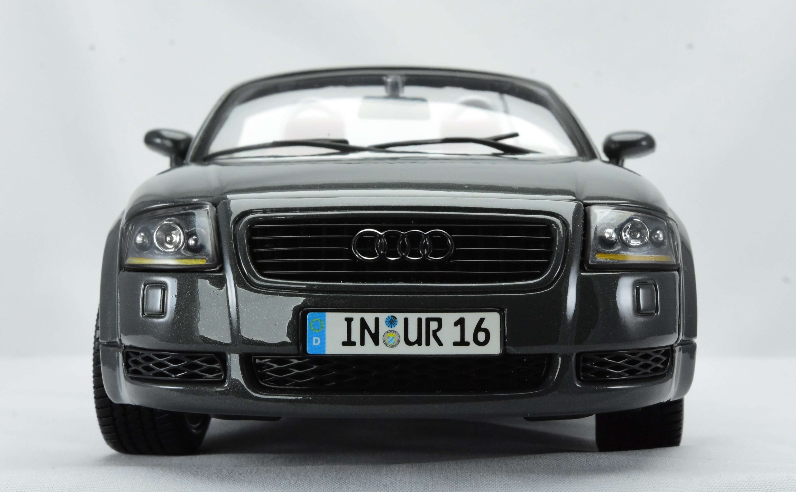 MINIATURA CARRO AUDI TT ROADSTER CONVERSÍVEL - Hobby Ciência