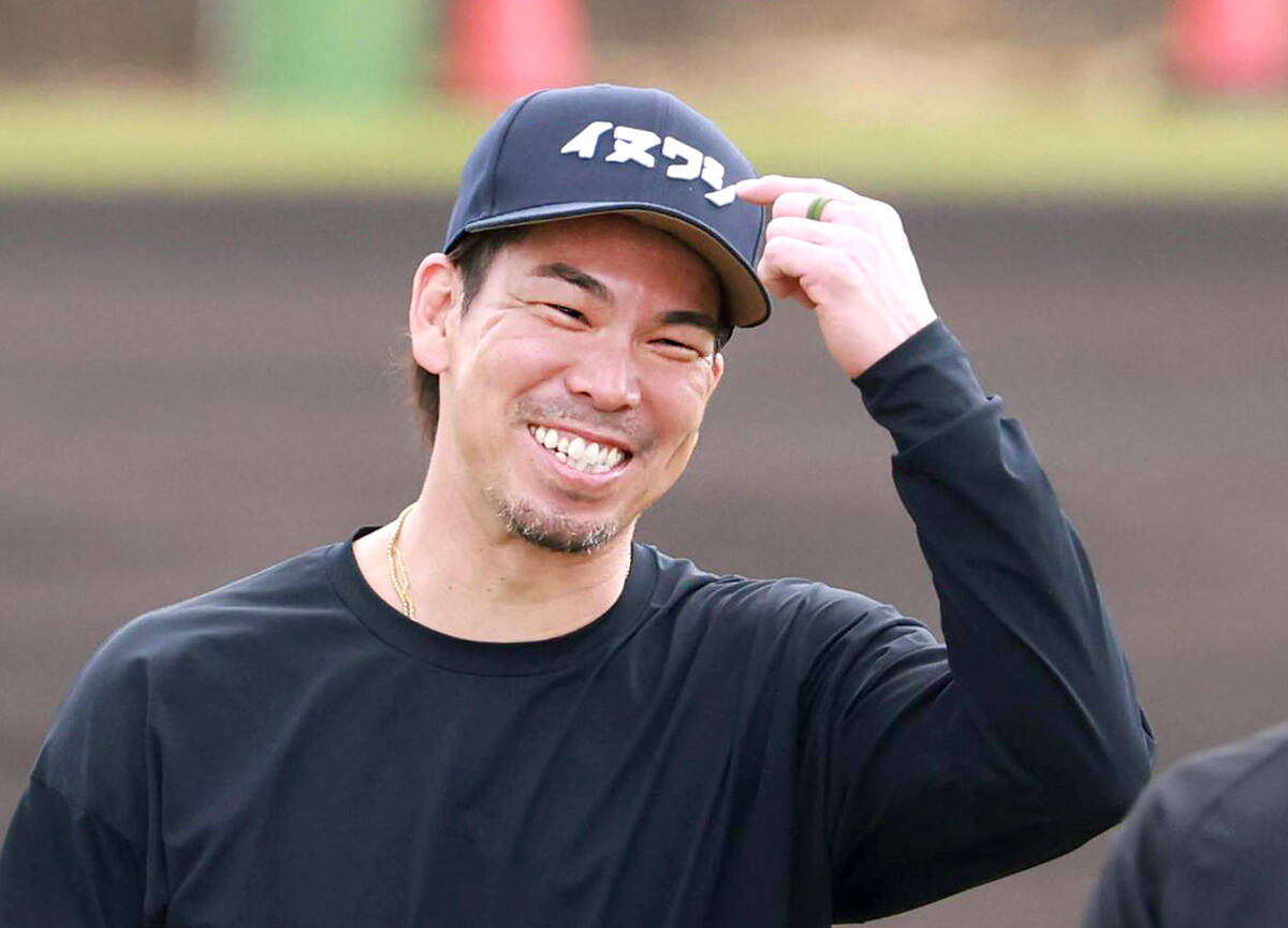 楽天・前田健太「楽天市場で」購入グッズ身に着けキャッチボール