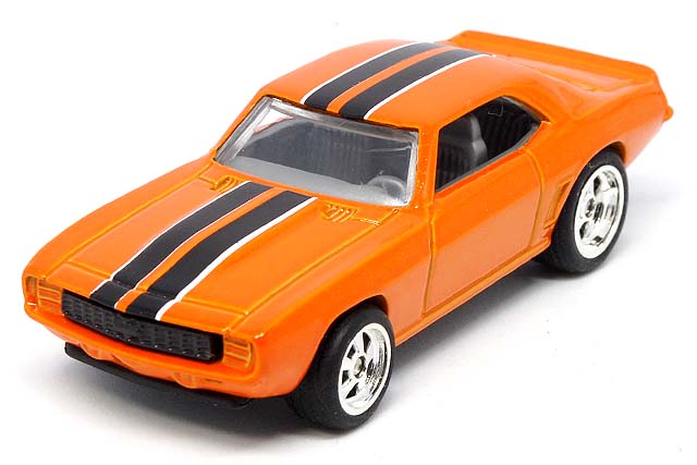 LARRY'S GARAGEの'69 CAMAROレビュー。ベビーカマロらしい顔つきの一台