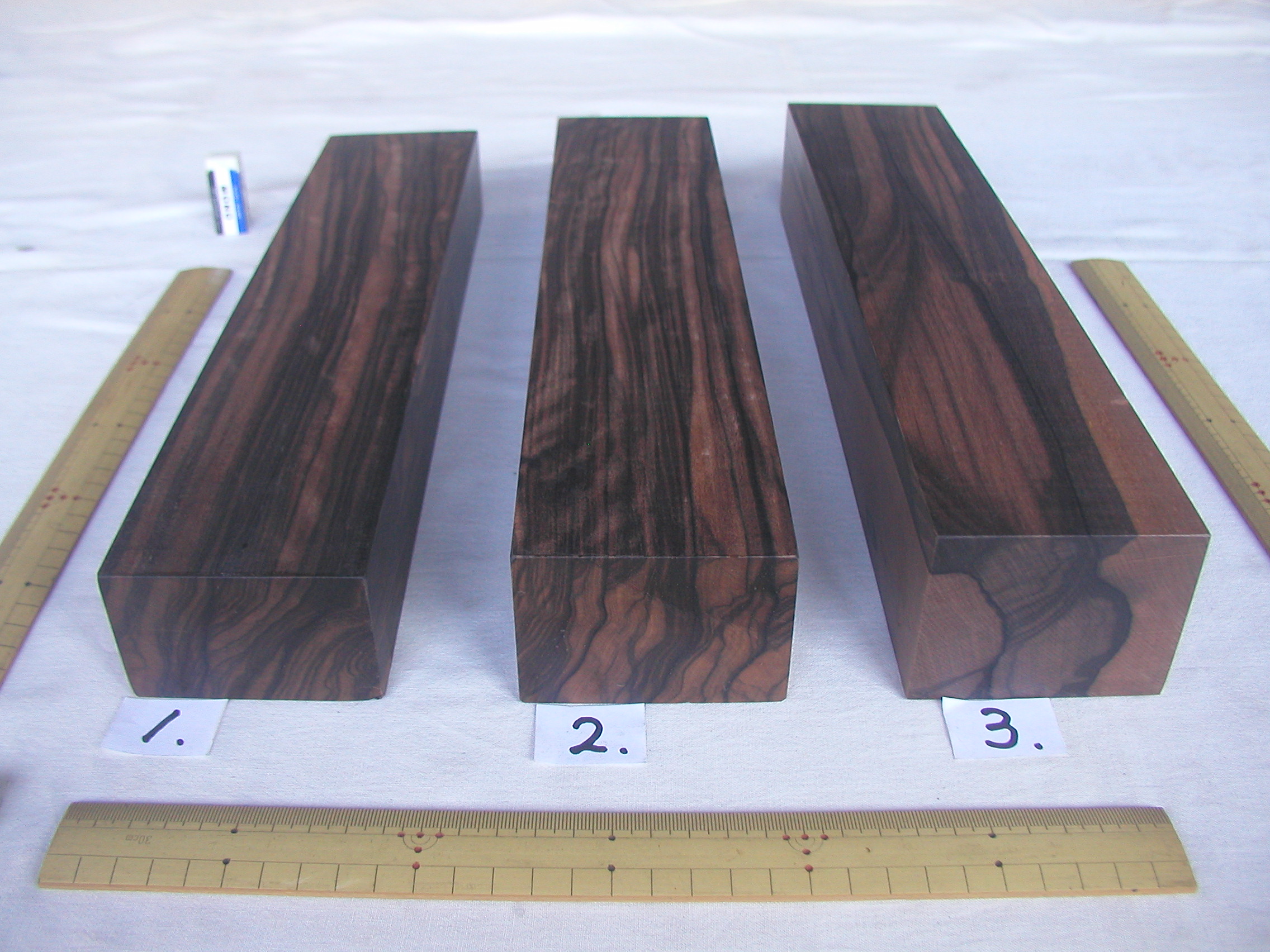 18028 材料 (縞)黒檀 角材 荒加工済(裏表・2面鉋掛) 3本口 [元口・表