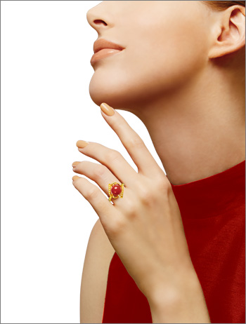 真紅のラグジュアリー 土佐産血赤珊瑚とダイヤモンドの純金.9999宝飾