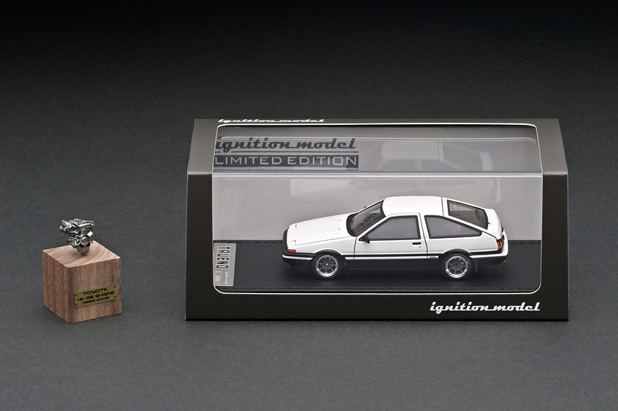 IG2941 1/43 Toyota Sprinter Trueno 3Dr GT Apex (AE86) White/Black