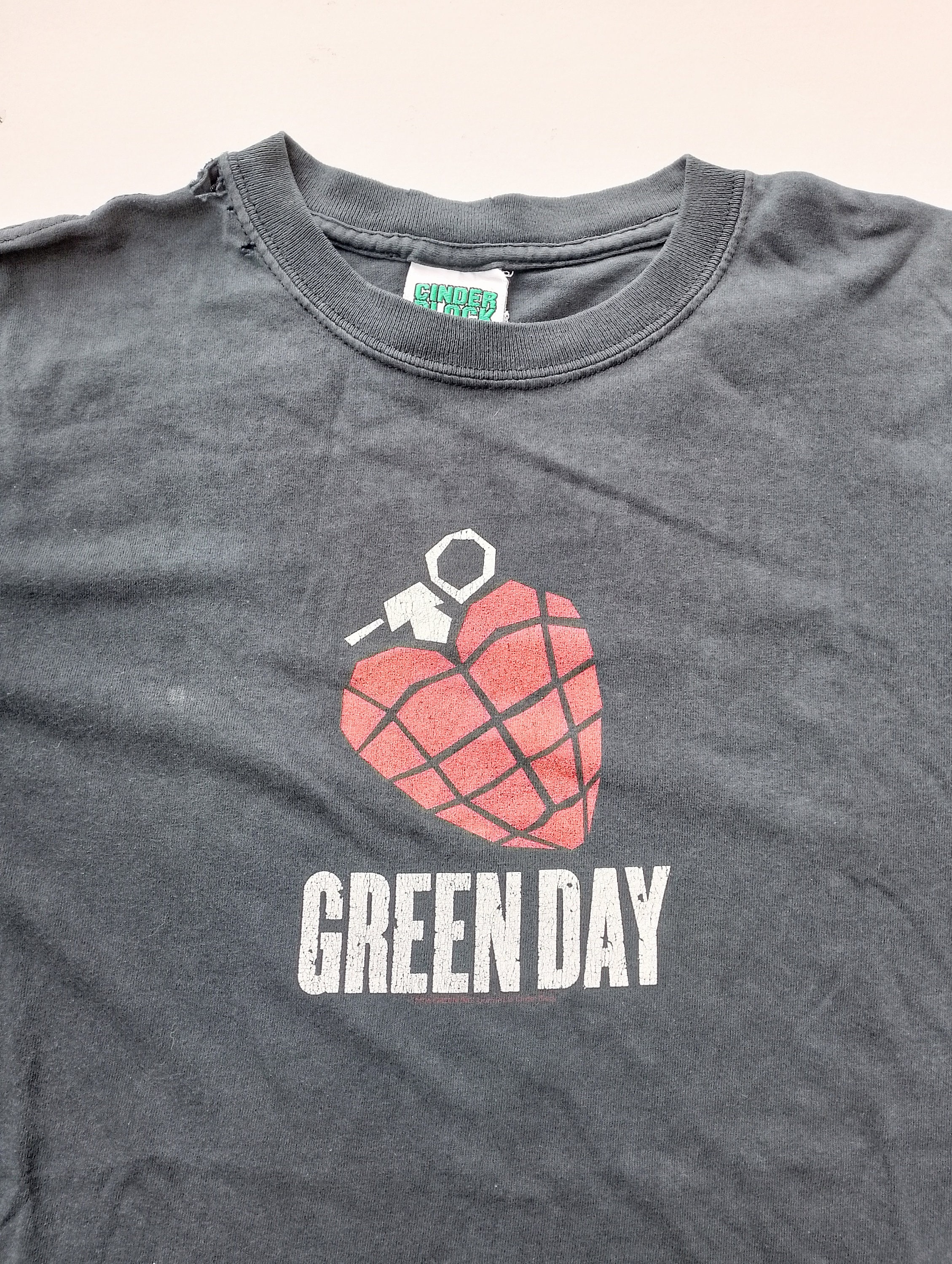 Vintage 2004 Green Day American Idiot Heart Grenade Logo Band T