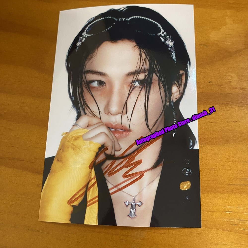 STRAY KIDS FELIX AUTOGRAPHED SIGNED PHOTO 4*6 - KARMA TEASER