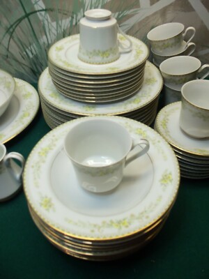 44 PIECE SET OF MIKASA FINE CHINA GREENBRIAR L2014 JAPAN W/GOLD